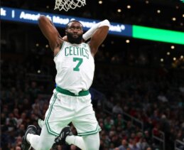 „Celtics“ lyderis patyrė itin kuriozinę traumą