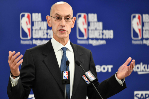 Laidos vedėja raudonavo: prieš NBA komisarą ištarė netikėtą žodį