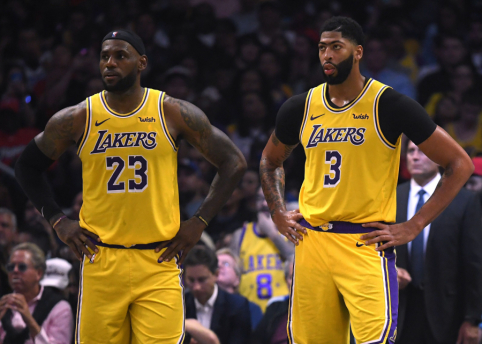Mače prieš „Warriors“ gali nerungtyniauti abu „Lakers“ lyderiai