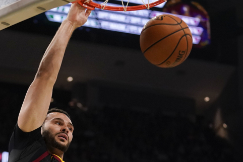 NBA momentų penketuke - triuškinantis L.Nance'o dėjimas